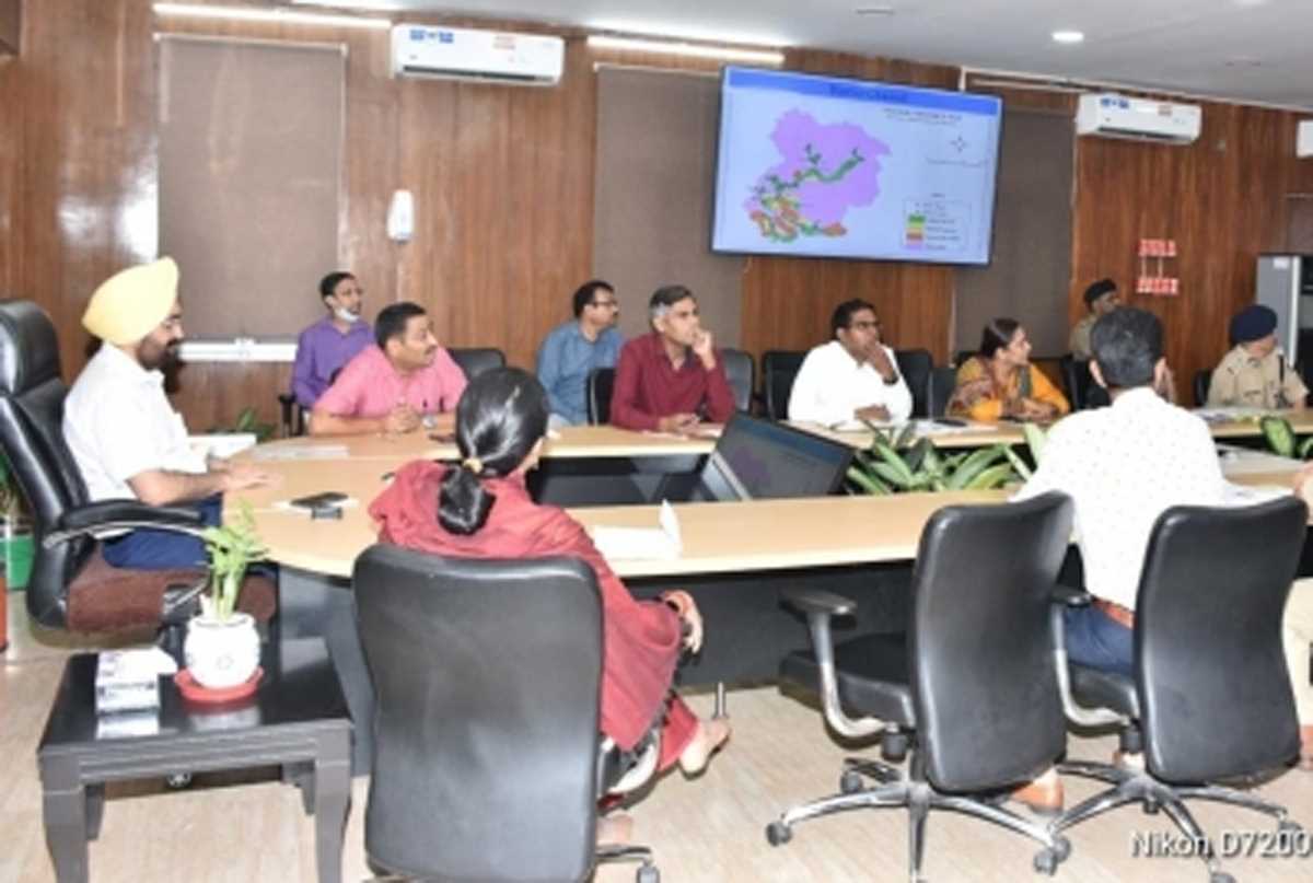 मुख्य सचिव डॉ. एस. एस. संधु की अध्यक्षता में हुई बैठक, राजस्व क्षेत्रों को रेगुलर पुलिस को दिए जाने के सम्बन्ध में हुई चर्चा